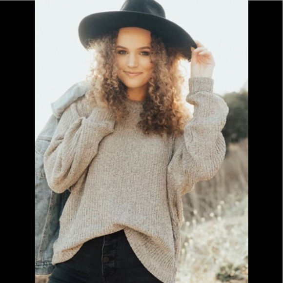 Carly Jean Los Angeles Sweaters - Carly Jean Los Angeles “Devyn” sweater.